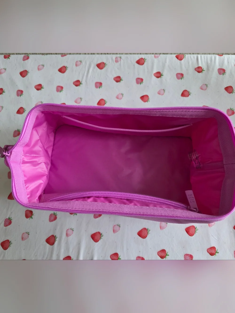 Béis Dopp Kit In Berry - Picture 4 of 5